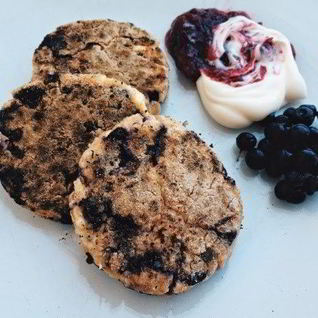 Сырники из гречневой муки с черникой без глютена