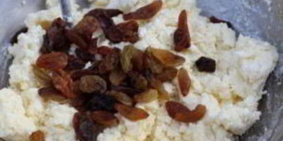 сырники из творога с изюмом