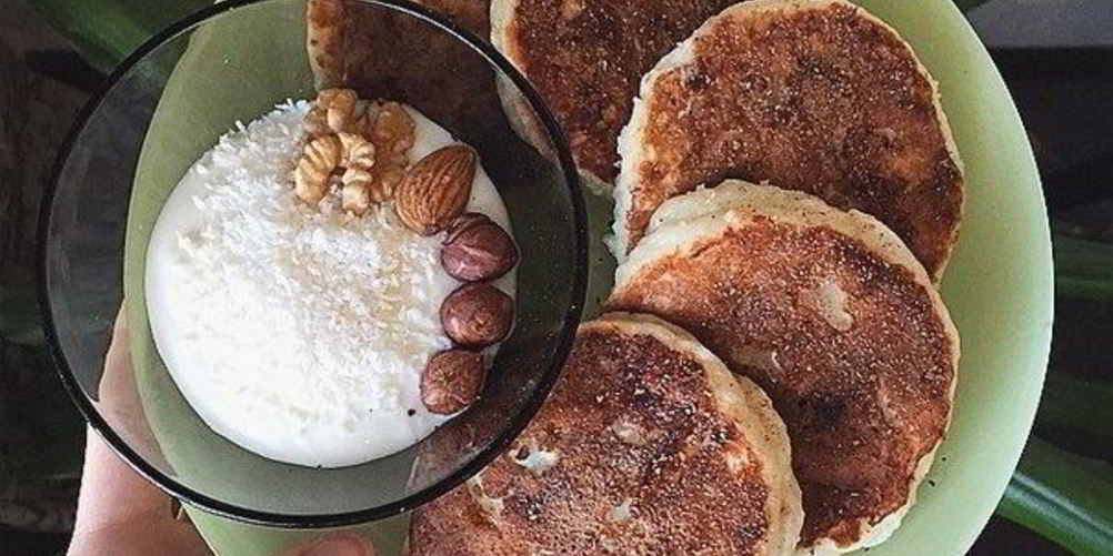 Рецепт сырники на рисовой муке с шоколадом и бананами