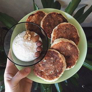 Сырники на рисовой муке с шоколадом и бананами