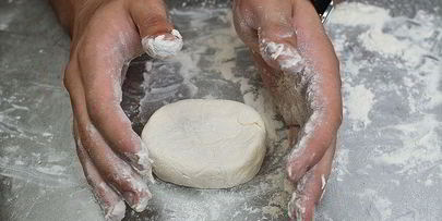 сырники с бруснично-розмариновым вареньем