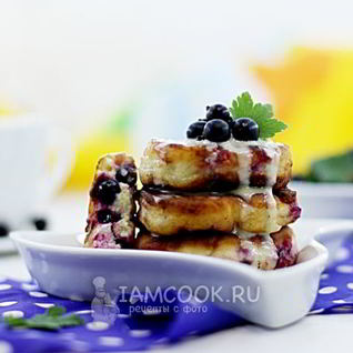 Сырники с черной смородиной