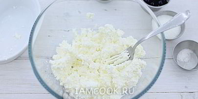 сырники с черной смородиной