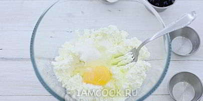 сырники с черной смородиной