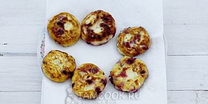 сырники с черной смородиной