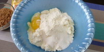 сырники с карамельным фруктовым соусом