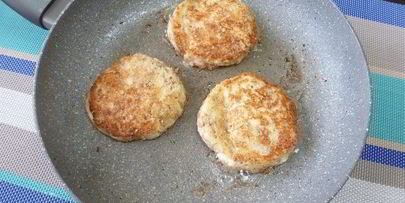 сырники с карамельным фруктовым соусом