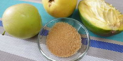 сырники с карамельным фруктовым соусом