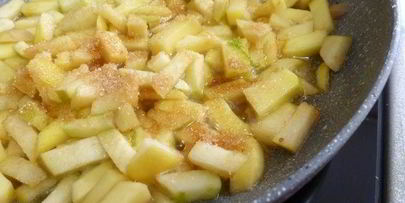 сырники с карамельным фруктовым соусом