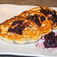 Рецепт Сырники с клюквой и изюмом