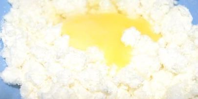 сырники с курагой и сметанным кремом