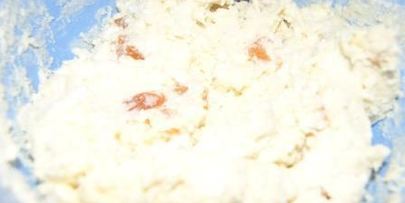 сырники с курагой и сметанным кремом