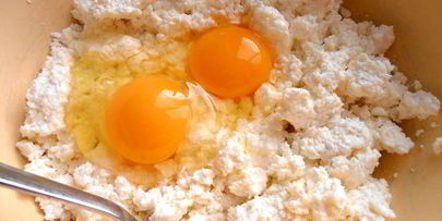 сырники с шоколадным вулканчиком — праздничный завтрак