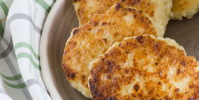 сырники с вишневым соусом и корицей