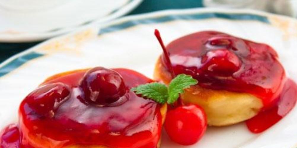 Рецепт сырники с вишневым соусом