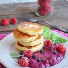 Рецепт Сырники с ягодным кремом