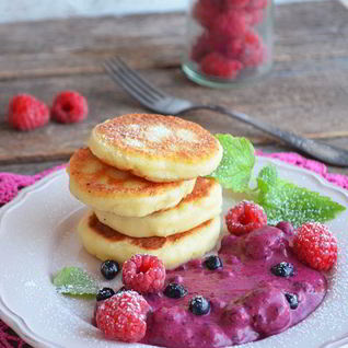 Сырники с ягодным кремом