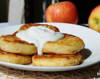 Сырники со сметаной