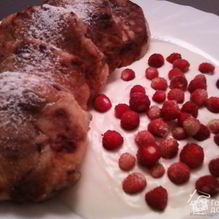 Рецепт Сырники Зимняя вишня с бананом