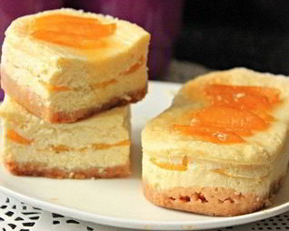 Творожники с персиками и кокосом