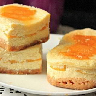 Творожники с персиками и кокосом