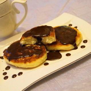 Ванильные сырники с шоколадным соусом