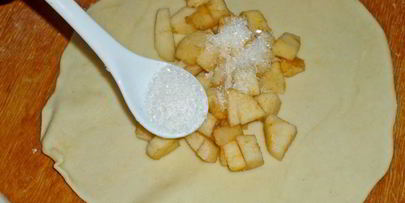 слоеное дрожжевое тесто с яблоками