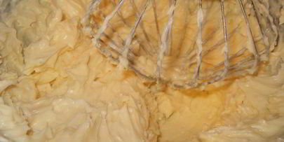 бисквитный торт с орехово-смородиновой ноткой