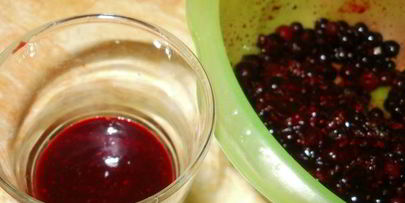 бисквитный торт с орехово-смородиновой ноткой