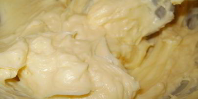 бисквитный торт с орехово-смородиновой ноткой