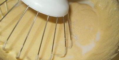 бисквитный торт с орехово-смородиновой ноткой