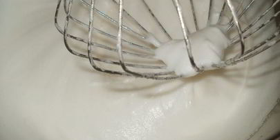 бисквитный торт с орехово-смородиновой ноткой