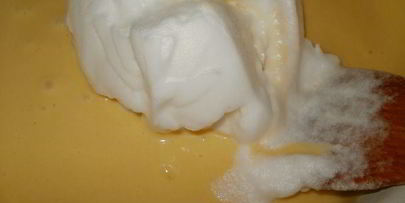 бисквитный торт с орехово-смородиновой ноткой