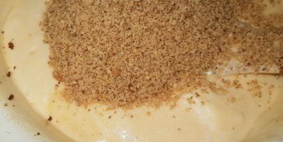 бисквитный торт с орехово-смородиновой ноткой