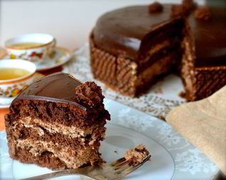 Шоколадный торт с вафельным кремом