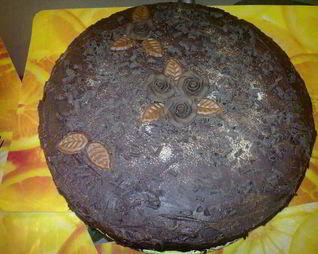 Шоколадный торт с вишней и коньяком