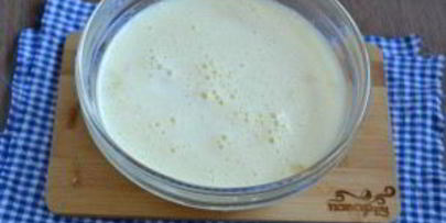 шоколадный торт с вишней