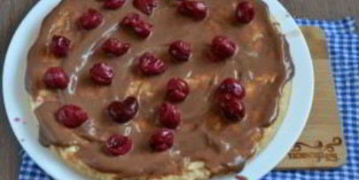 шоколадный торт с вишней