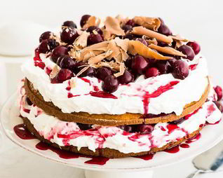 Сметанный торт с вишней