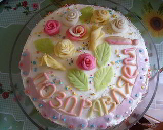 Торт бисквитный с творожно-брусничной прослойкой