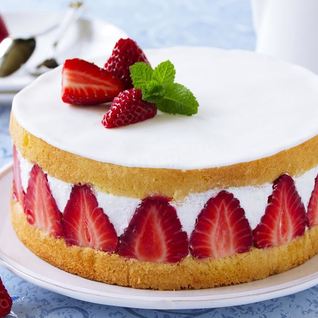 Торт фрезье с клубникой