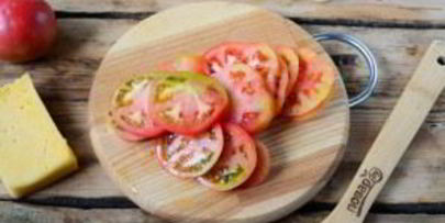 торт из баклажанов с помидорами и сыром