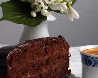 Торт из темного шоколада с кремом из белого шоколада