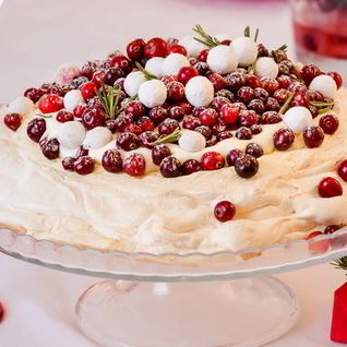 Торт Павлова с ягодами