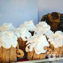 Рецепт Торт Пивные кружки с бочкой пива медовые шарики