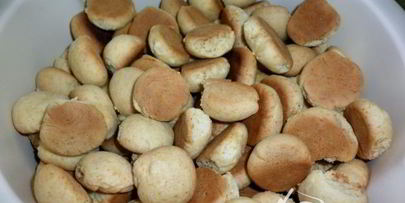 торт пивные кружки с бочкой пива медовые шарики