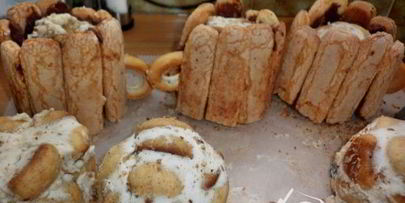 торт пивные кружки с бочкой пива медовые шарики