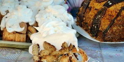 торт пивные кружки с бочкой пива медовые шарики