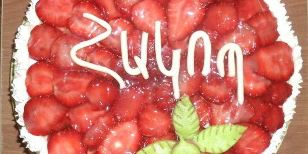 Рецепт торт с клубничным суфле и персиковым кремом