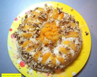 Торт с персиками и ванильным вкусом